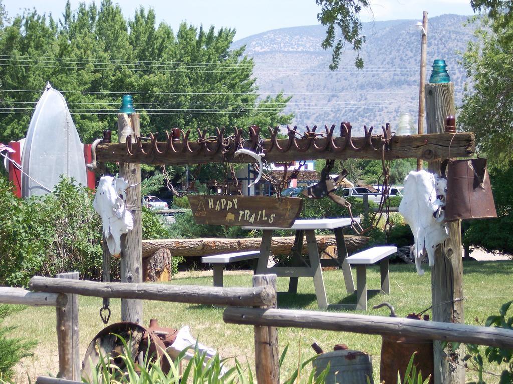 Toiyabe Motel Walker Exterior photo